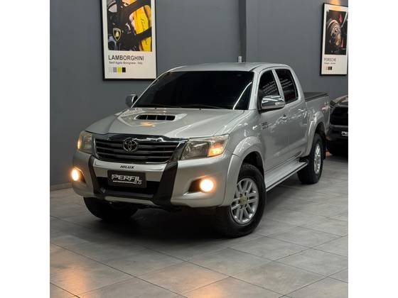 TOYOTA HILUX 2.7 SRV 4X4 CD 16V FLEX 4P AUTOMÁTICO TOYOTA HILUX 2.7 SRV 4X4 CD 16V FLEX 4P AUTOMÁTICO